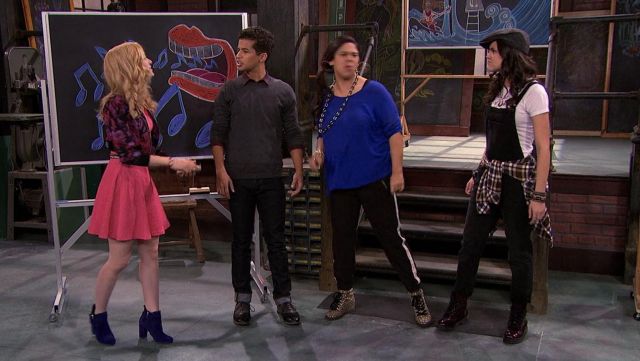 Blue high heels shoes worn by Liv Rooney (Dove Cameron) as seen in Liv and Maddie S02E20