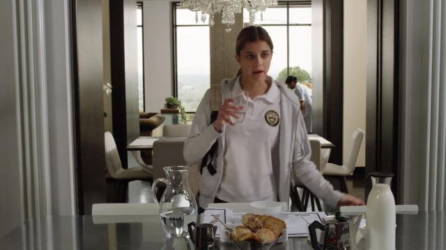 La veste de sport de Chiara Altieri (Benedetta Porcaroli) dans Baby (S01E01)