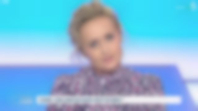 The dress short cut, high collar leopard Caroline Roux in C in the air the 04.11.2019