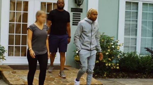 Nike Sportswear Tech Grey Hoodie, portés par Lil Durk dans la vidéo de musique de Lil Durk "Me Tourner" (WSHH Exclusif - official Music Video)