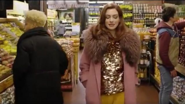 Max mara Neva­da Camel Hair Coat worn by Lexi (Anne Hathaway) in Modern Love Season 01 Episode 03