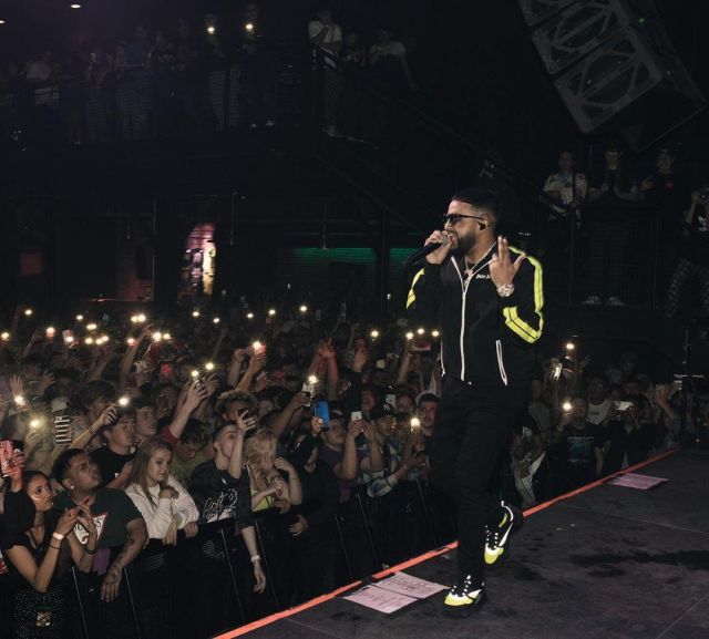 Dior Black And Yel­low B22 Sneak­ers of Nav on the Instagram account @nav