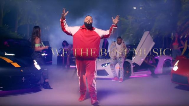 Nike Paniers Air Jordan 4 Retro porté par DJ Khaled dans la vidéo YouTube de DJ Khaled - Jaloux ft. Chris Brown, Lil Wayne, Big Sean (Paroles)