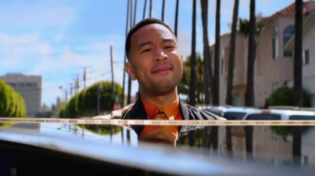 Paul Smith Orange Parachutisme Print Shirt de John Legend dans la vidéo de musique de DJ Khaled - Plus ft. Nipsey Tourbillon, John Legend 