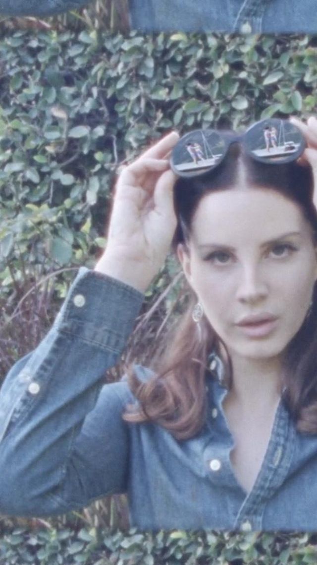The Ralph Lauren denim shirt of Lana Del Rey on the Instagram account @lanadelrey