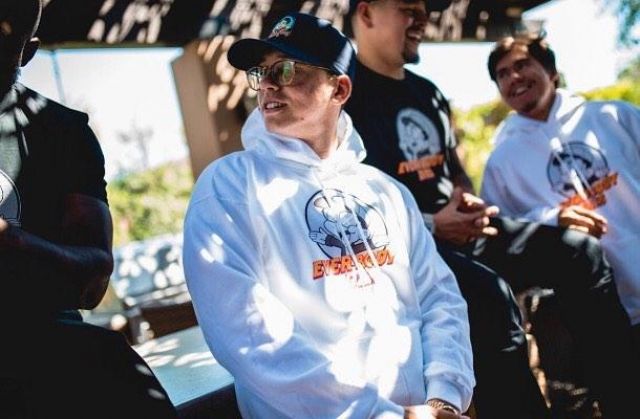 MYOS White Everybody Dies White Hoodie of Logic en la cuenta de Instagram @logic