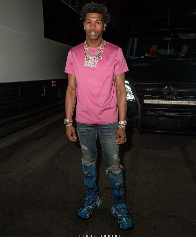 Balenciaga Blue & Pink Track Train­ers of Lil Baby on the Instagram account @lilbaby_1