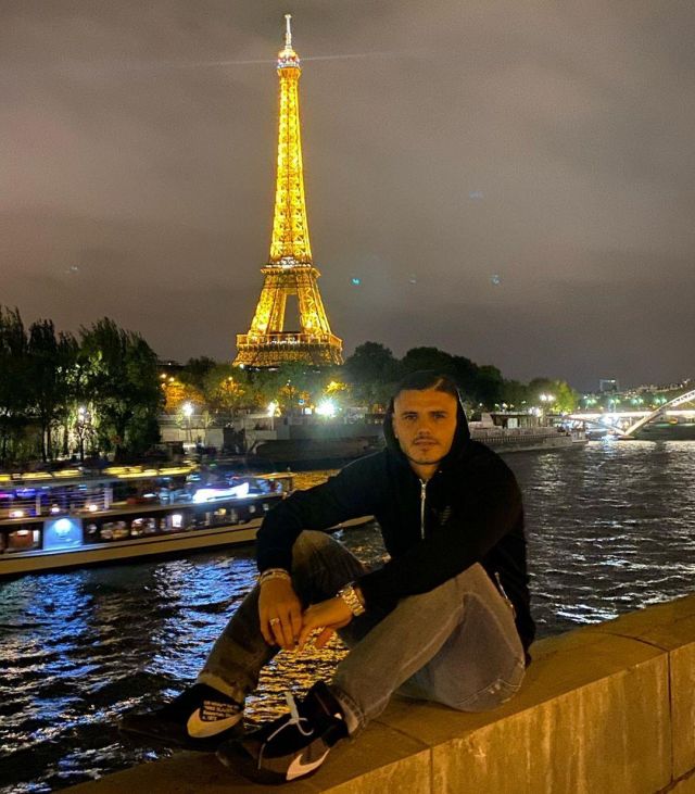 The Pair Of Nike Blazer X Off White Black Mauro Icardi On His Account Instagram Mauroicardi Spotern