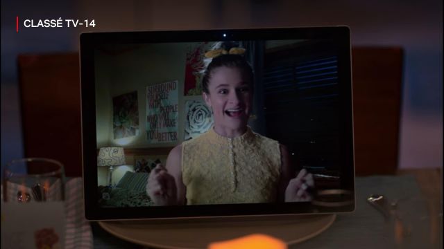 Robe jaune en dentelle de Paige (Jenna Boyd) dans Atypical (S03E05)