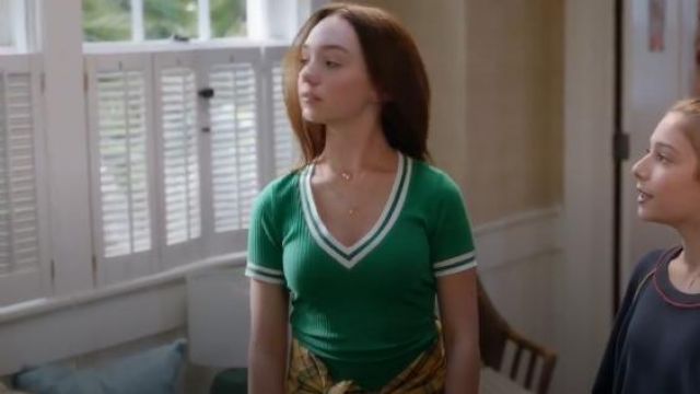 Forever 21 Ribbed Var­si­ty-Striped Top worn by Grace Felton (Ruby Jay) in The Unicorn Season 01 Episode 06