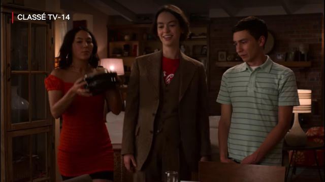 Jackets in tweed, Casey Gardner (Brigette Lundy-Paine) in Atypical (S03E05)