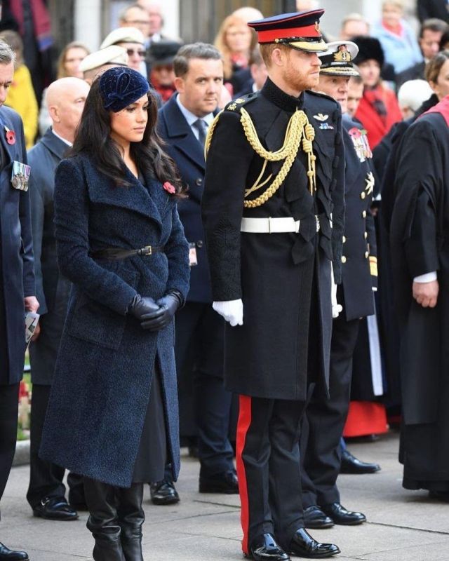 Philip Treacy Vel­vet Beret with Veil worn by Meghan Markle 91st Field of Remembrance November 7, 2019