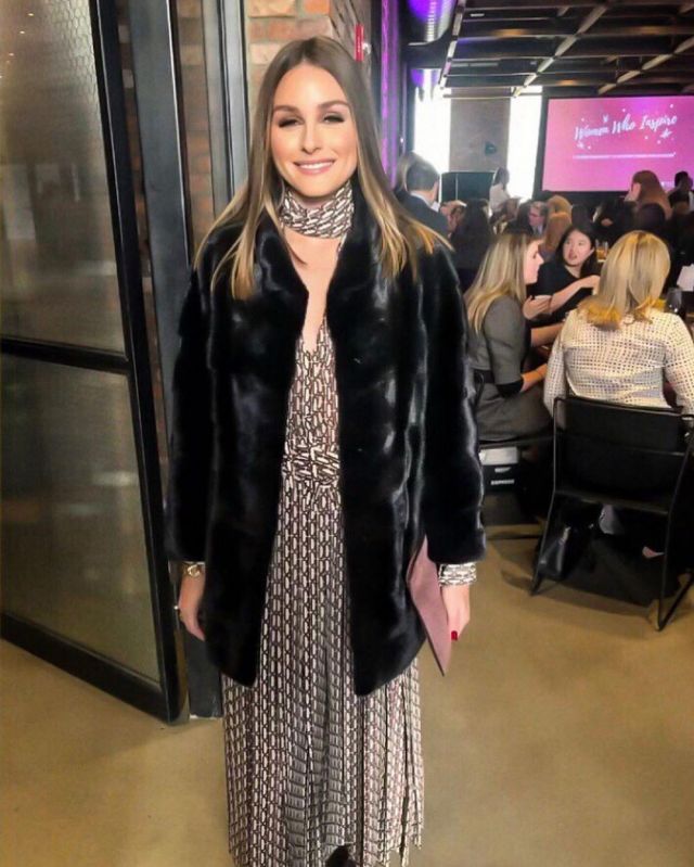 Zara Plissée Robe Imprimée porté par Olivia Palermo Habiller pour le Succès des Femmes Qui Inspirent le 6 novembre 2019