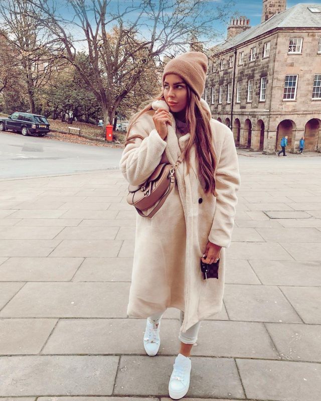 Cream Midi Faux Fur Coat of Beth Bartram on the Instagram account @beth_bartram