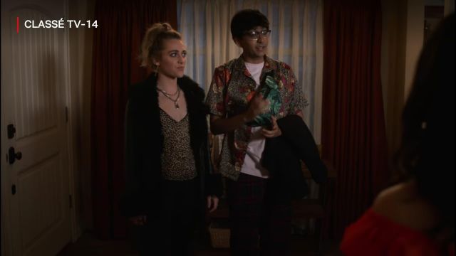 Shirt pattern Zahid (Nik Dodani) in Atypical (S03E05)