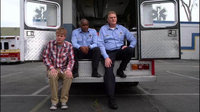 Red shirt of Evan (Graham Rogers) in Atypical (S03E06)