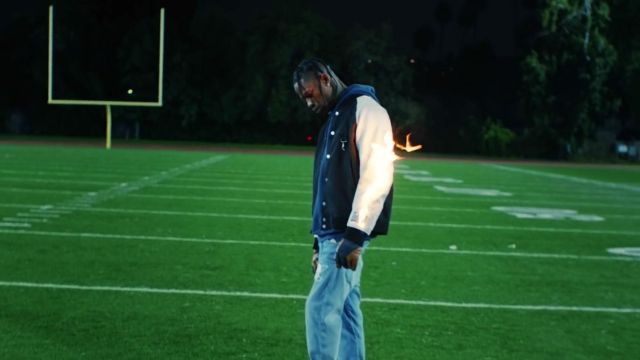 La veste bomber à empiècements contrastants de Travis Scott dans le clip Hot de Young Thug feat. Gunna & Travis Scott