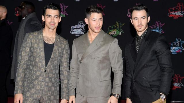 The blazer style envelope of Nick Jonas at the NRJ Music Awards 2019