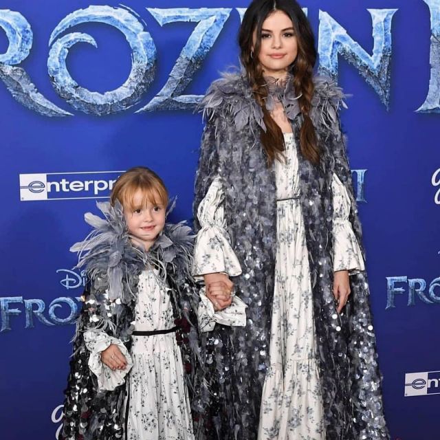 Marc Jacobs-Floral Imprimer Robe Plissée de Selena Gomez sur Instagram account @selenagomez 9 novembre 2019