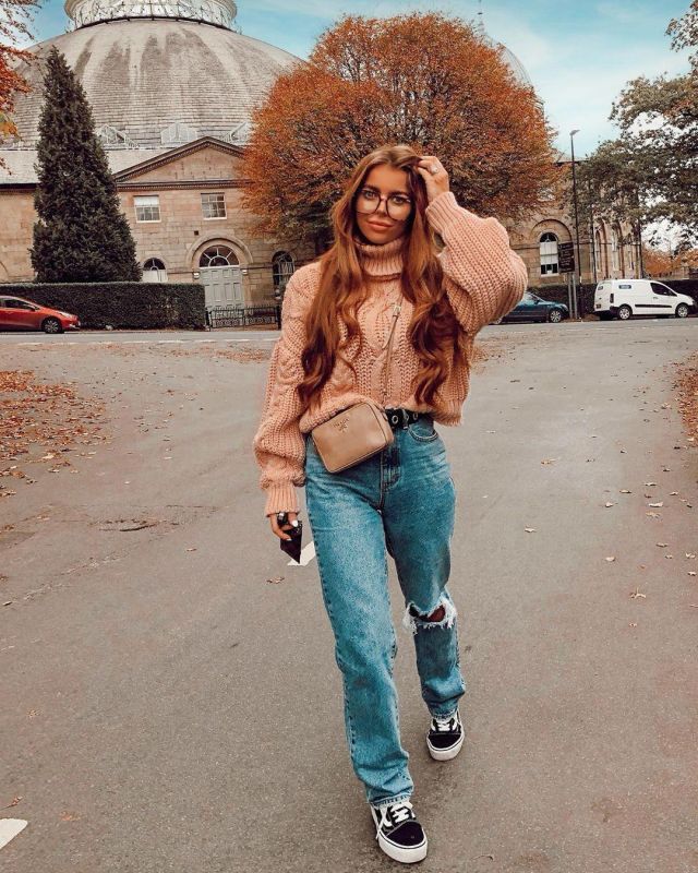 Denim Ripped Knee Straight Leg Jeans of Beth Bartram on the Instagram account @beth_bartram