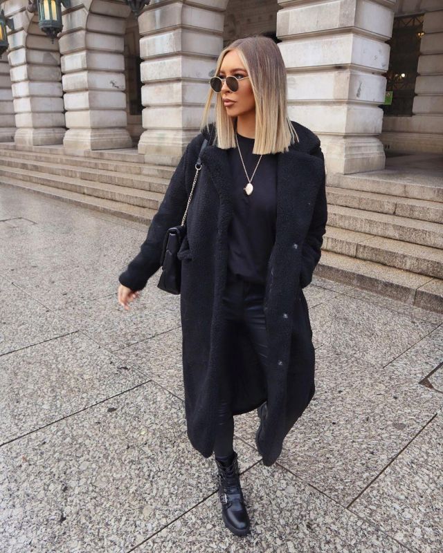 Black Long Coat of Alexx Coll on the Instagram account @alexxcoll