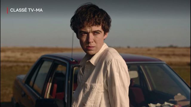 Chemise blanche de James (Alex Lawther) dans The End of the F***ing World (S02E02)