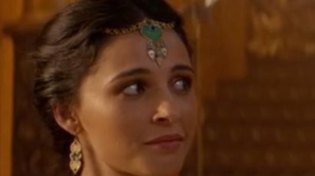 The hair jewel of Jasmine (Naomi Scott) in Aladdin