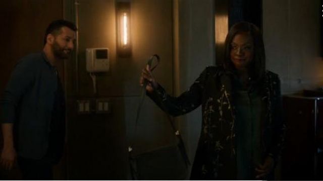 Dries Van Noten  Blaack  Floral-Jacquard  Coats  worn by Annalise Keating (Viola Davis) in How to Get Away with Murder Season 06 Episode 07