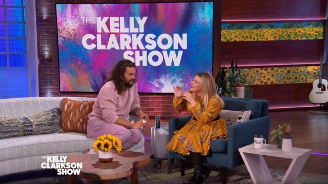 Rhode Car­o­line High Neck An­i­mal Print Flounce Dress worn by Kelly Clarkson on The Kelly Clarkson Show November 12, 2019
