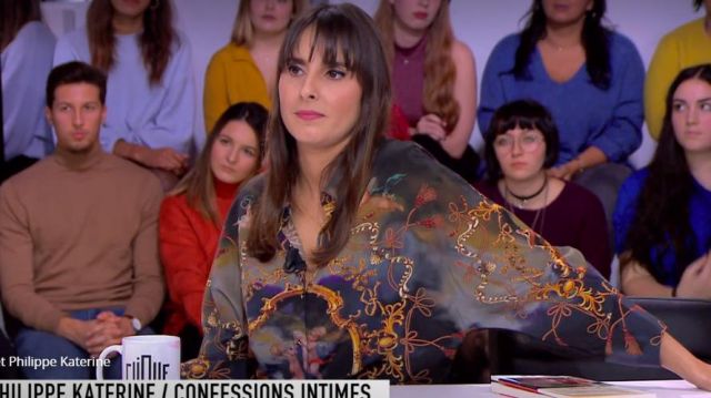 The shirt collar classical printed crepe de Emilie Papathéodorou in Click the 12.11.2019
