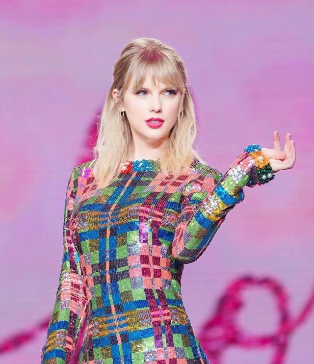 Stine Goya Polka Dot Mini Robe de Taylor Swift sur l'Instagram account @taylorswift 12 novembre 2019