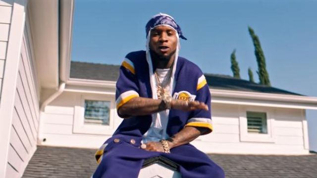 CLOT x M&N Purple Knit Warm Up Pant Los Angeles Lakers of Tory Lanez in the music video Tory Lanez and T-Pain - Jerry Sprunger (Official Music Video)