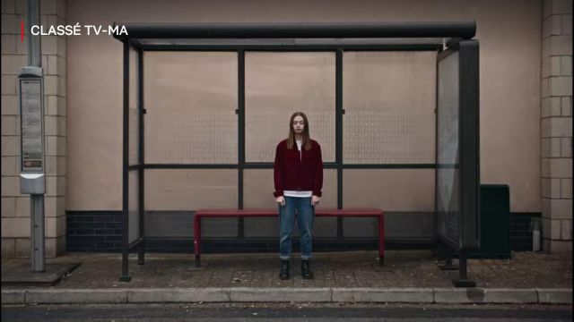 Jacket style trucker pockets oversize of Alyssa (Jessica Barden) in The End of the F***ing World (S02E08)
