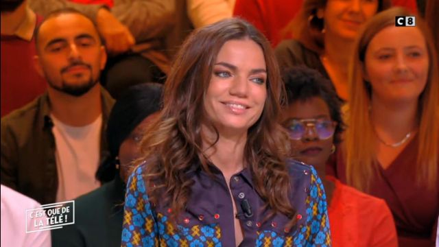 ¡La camisa vaquera estampada de Francesca Antoniotti en C'est que de la télé!