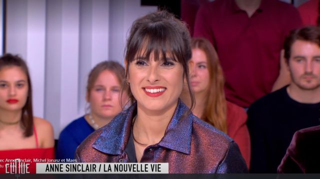 Le blouson tissu bleu à reflets orangés, 2 poches plaquées sur la poitrine de Emilie Papathéodorou dans Clique le 13.11.2019