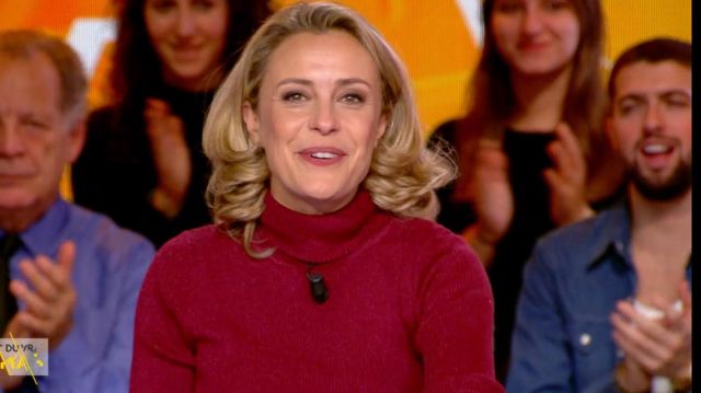 Le pull col roulé en maille métallisée Rouge de Isabelle Moreau dans L'Info du vrai le 13.11.2019