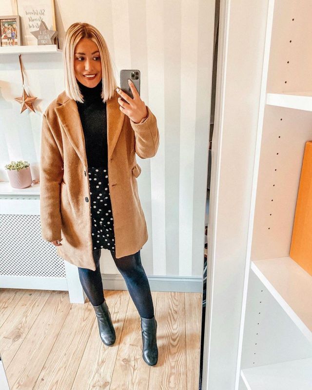 Black Turtleneck Sweater of Danielle French on the Instagram account @itsdaniellesjourney