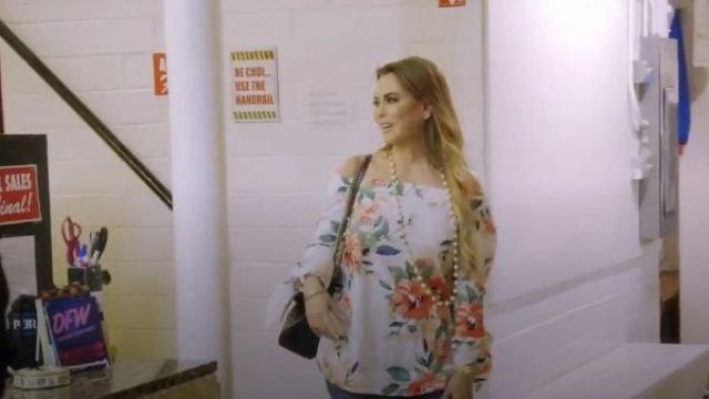 Gucci GG Grande Marmont Sac à Bandoulière porté par D'Andra Simmons dans Le Real Housewives of Dallas Saison 04 Épisode 11