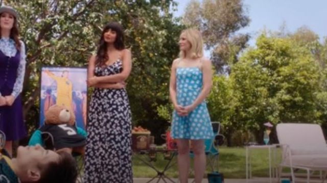 HVN Blue Nora Floral Print Mini Vestido usado por Eleanor Shellstrop (Kristen Bell) en The Good Place Temporada 4 Episodio 8
