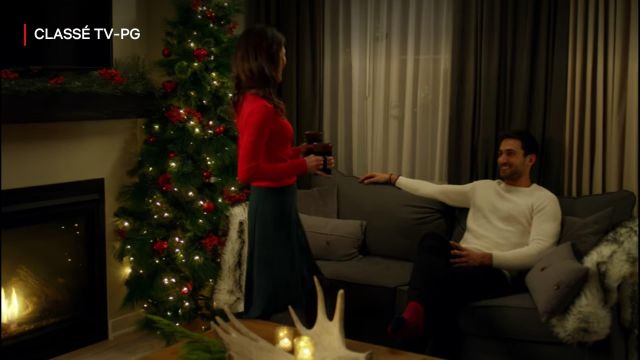Pull red Clara Garrison (Kaitlyn Wong) in A Christmas crunch