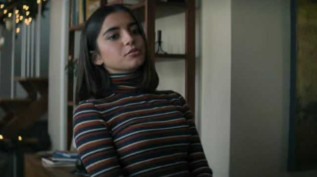 Striped sweater by Julie (Isabela Moner) in Flakes of love