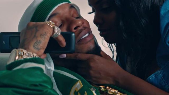 La chaqueta verde de Louis Vuitton que lleva Tory Lanez en su videoclip Who  Needs Love