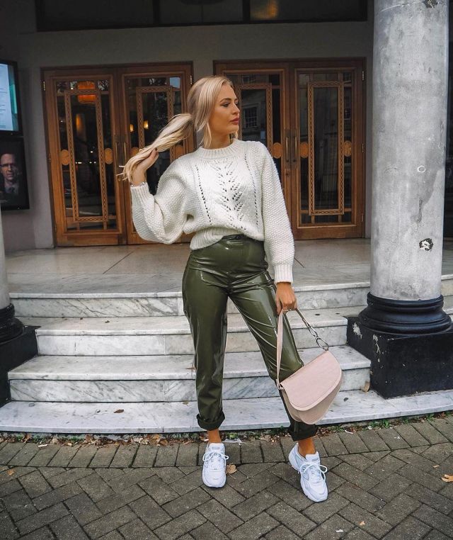 Green Tie Waist Pant of Helena on the Instagram account @helenacritchley
