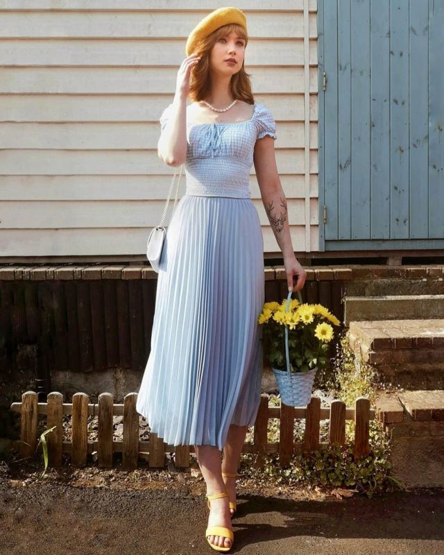 Blue Length Skirt of Abi Milner on the Instagram account @abigail_janine