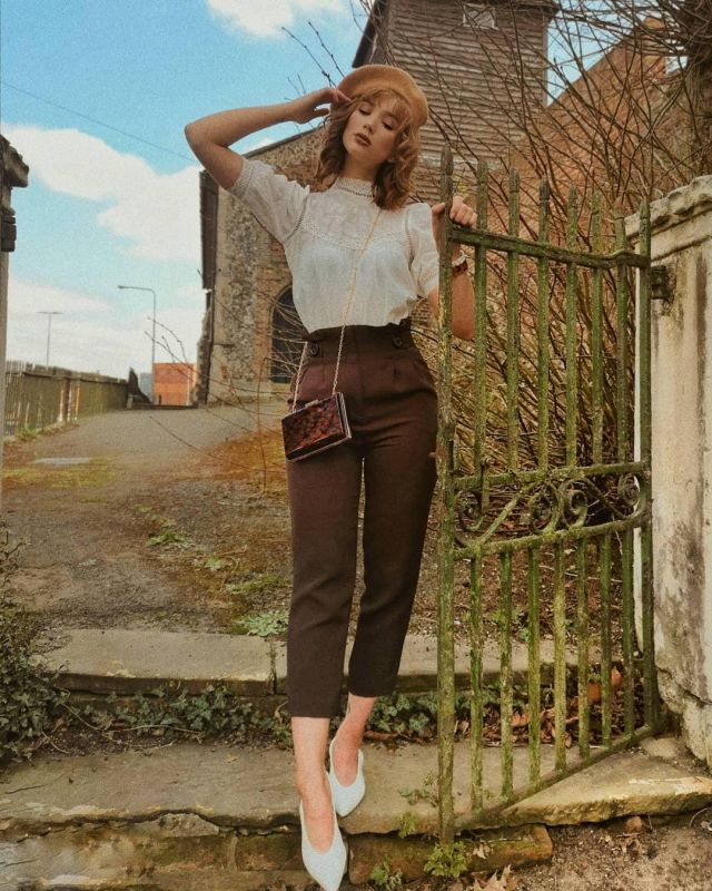 Brown Trousers Pants of Abi Milner on the Instagram account @abigail_janine