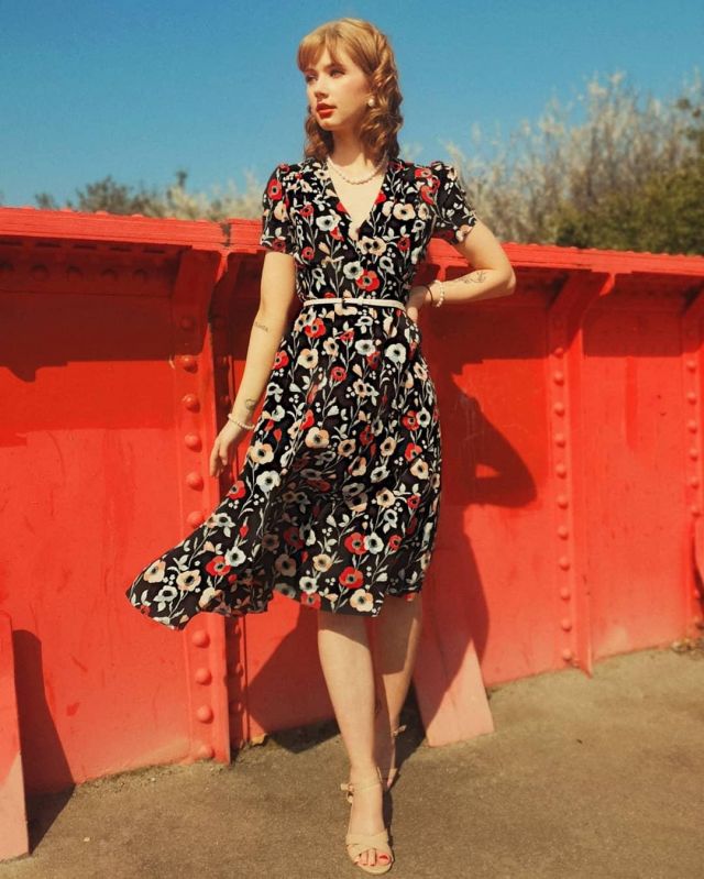 Print Mi­di Dress of Abi Milner on the Instagram account @abigail_janine