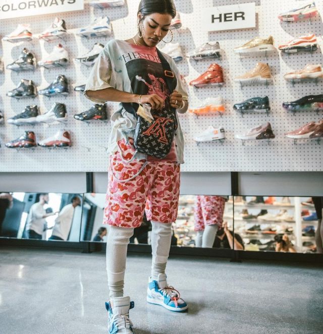 Sneakers Jordan 1 Retro High Off-White University blue Teyana Taylor on the account Instagram of @teyanataylor