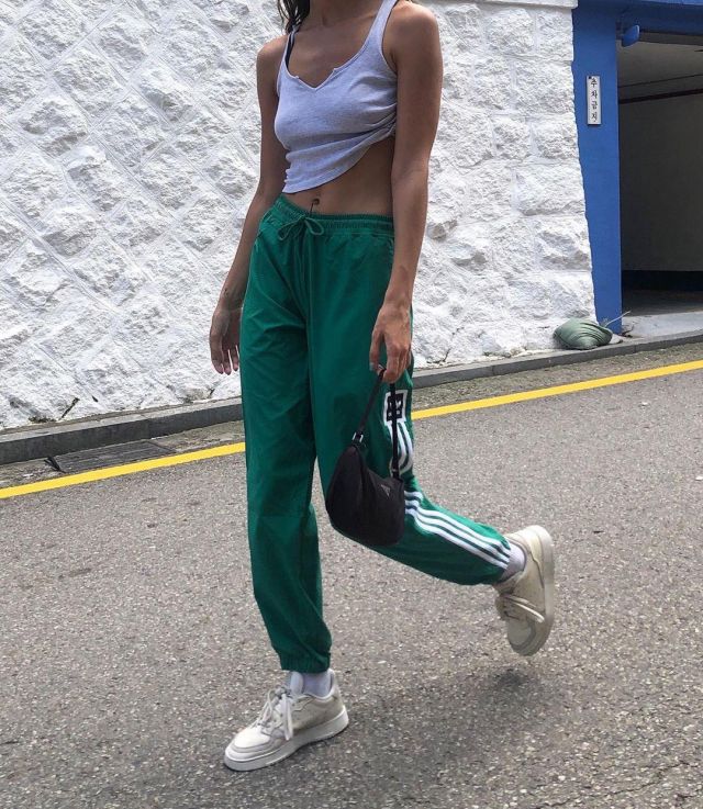 Sneakers white Adidas Originals worn by Alizée Gamberini on his account Instagram @alizeegamberini