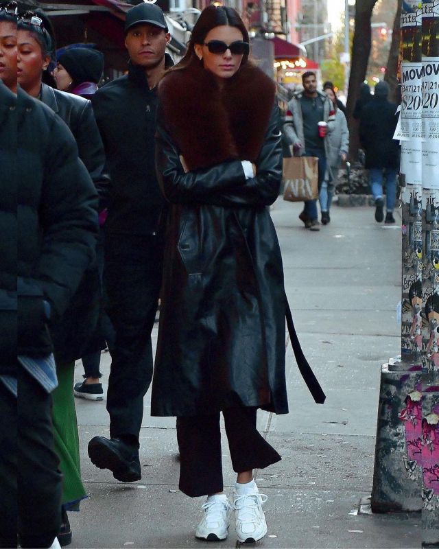 Magda Butrym Ohio Manteau de Cuir, porté par Kendall Jenner, la Ville de New York le 16 novembre 2019