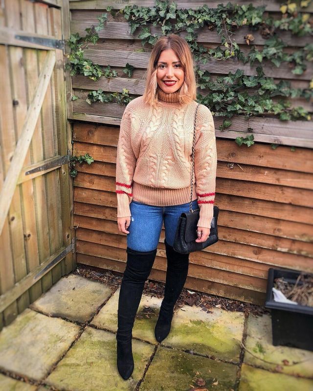 Pantalones vaqueros de Danielle French en la cuenta de Instagram @itsdaniellesjourney